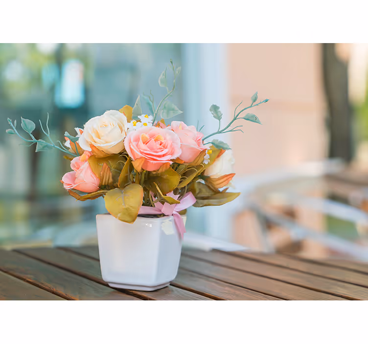Living room roller blind roses on table - TenStickers