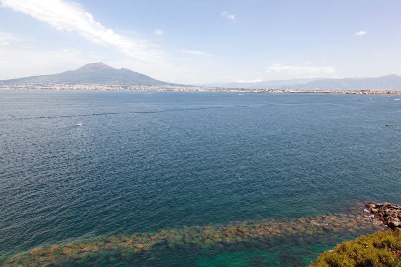 Placemat with quote love is the greatest adventure - TenStickers