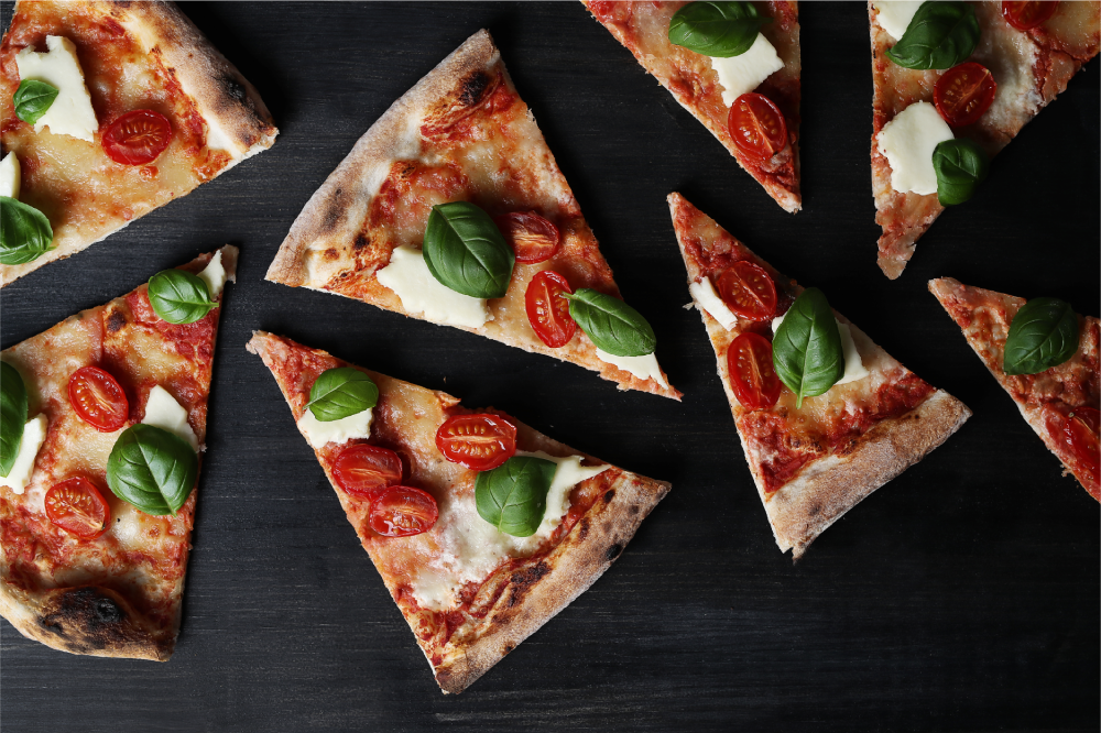 Restaurant placemats sliced pizza arrangement - TenStickers