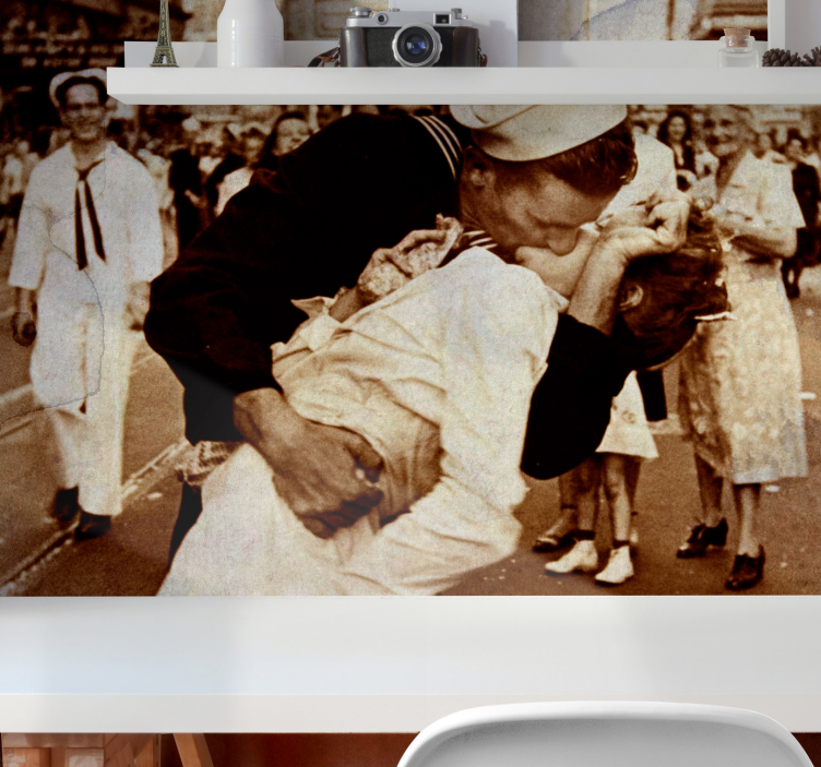 Historic Embrace Moment love wall mural - TenStickers