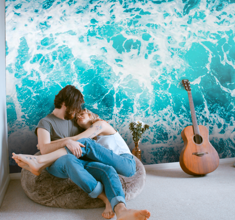 Sea mural couple embracing waves - TenStickers
