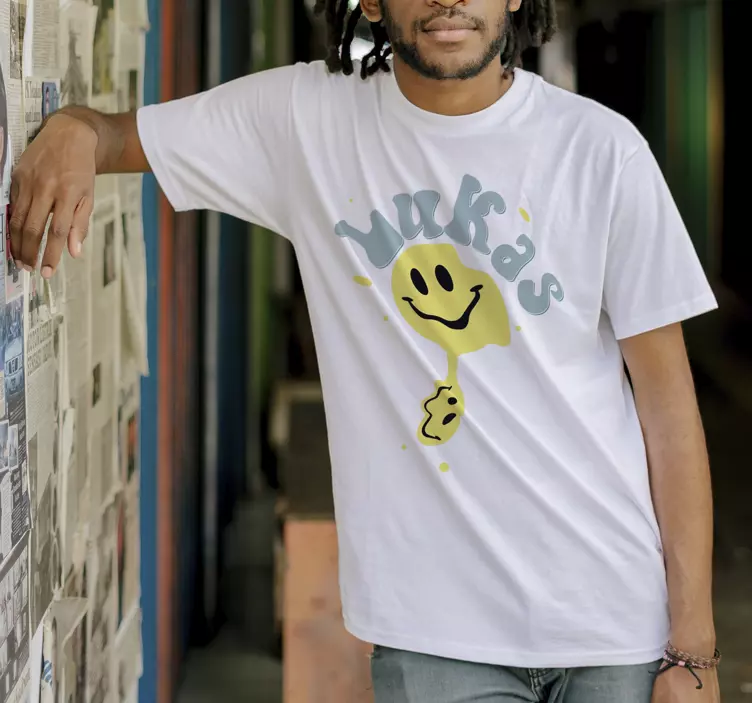 Happy yellow smiley t-shirt with name - TenStickers